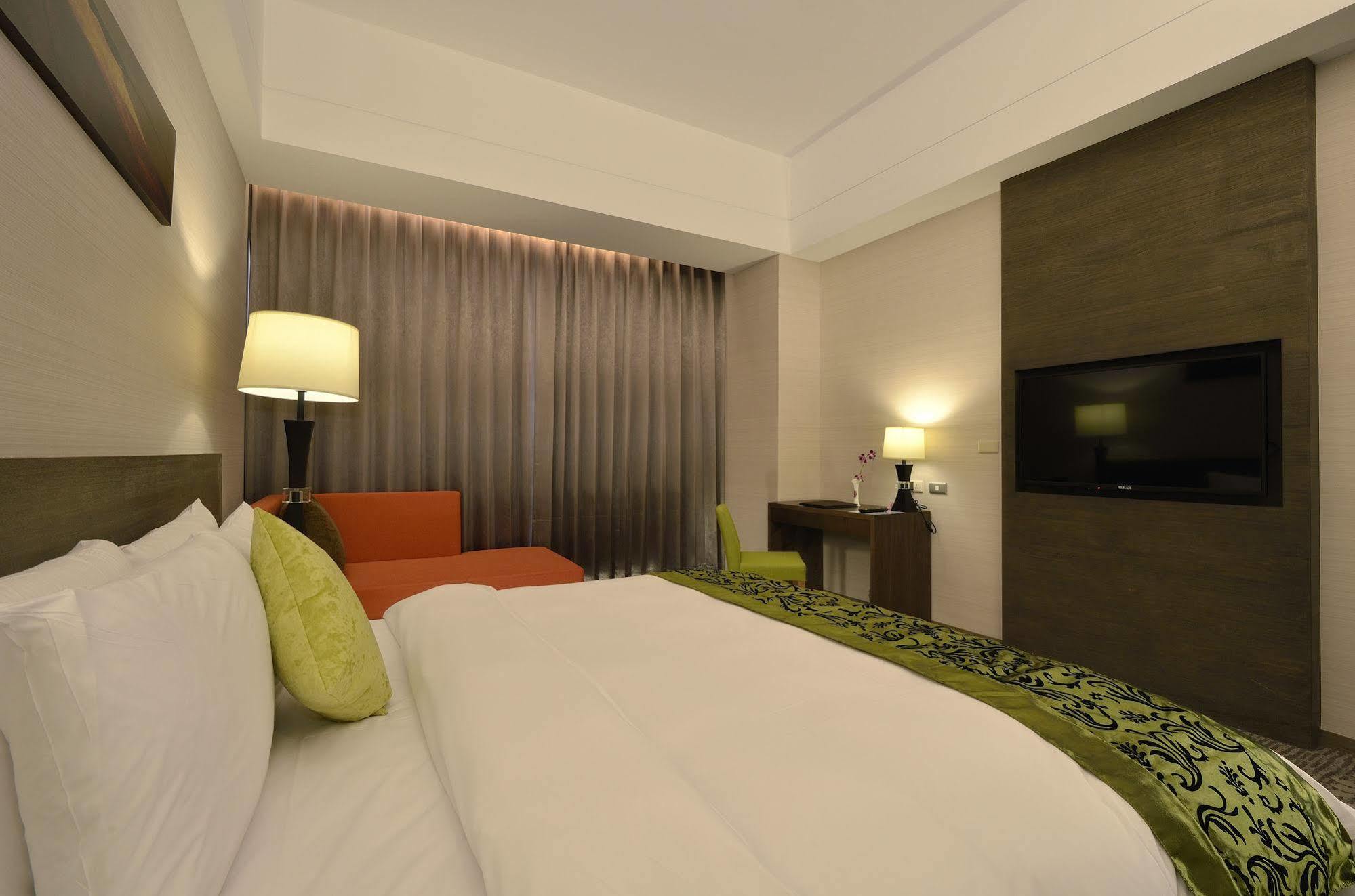 Hoya Hotel Taitung Экстерьер фото