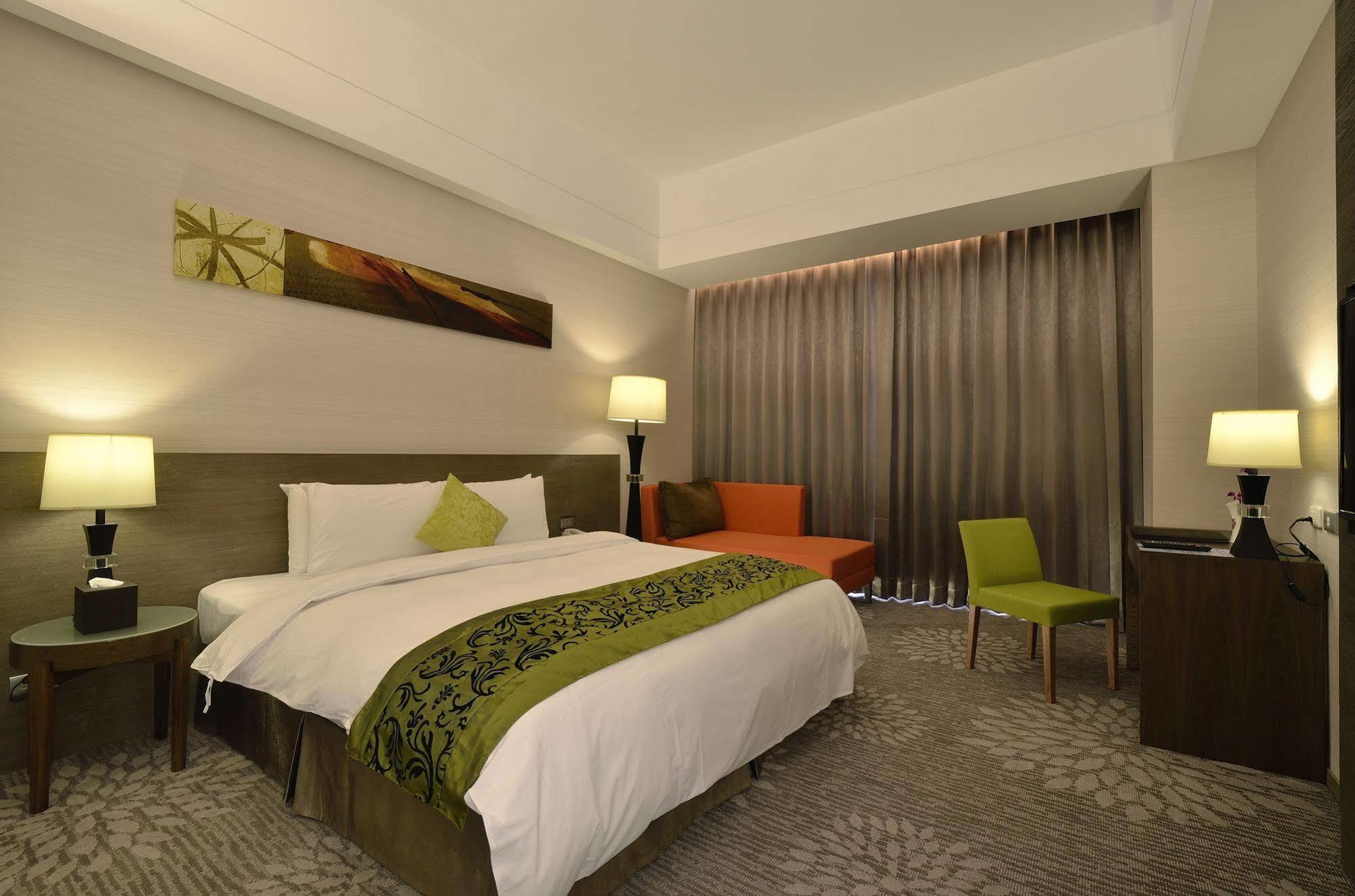 Hoya Hotel Taitung Экстерьер фото